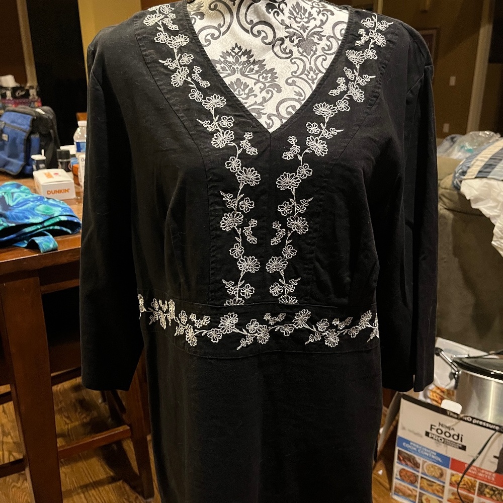 EUC Sag Harbor Woman's Black and White shirt size 1X